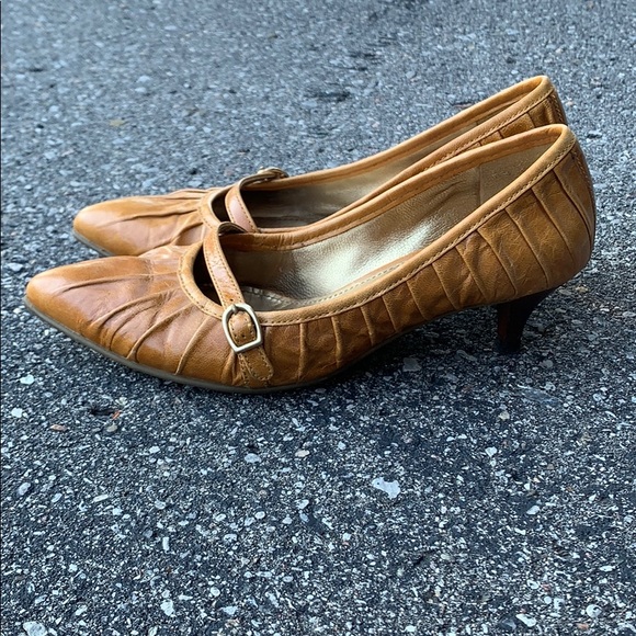 tan heels - Picture 2 of 3